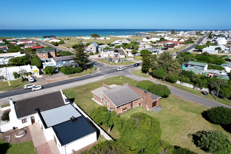 4 Bedroom Property for Sale in Struisbaai Western Cape